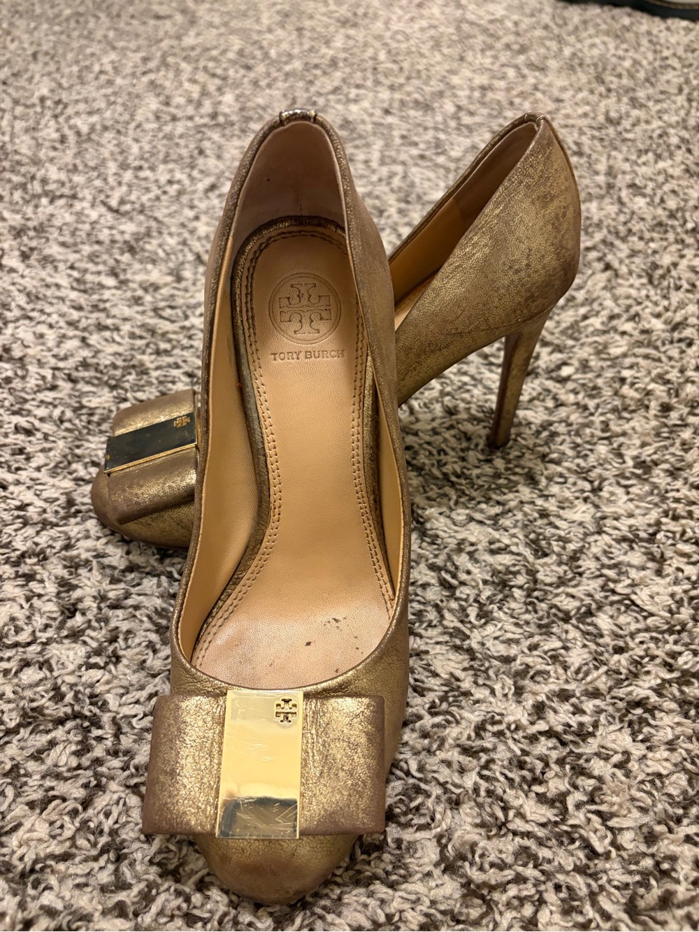 Tory Burch Gold Metallic Bow Pumps - Picture 2 of 8